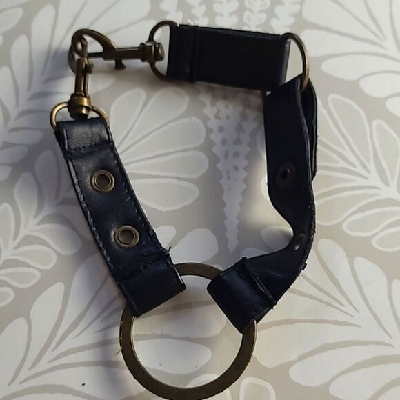 Single loop rhinestone choker - Picture 2 of 4